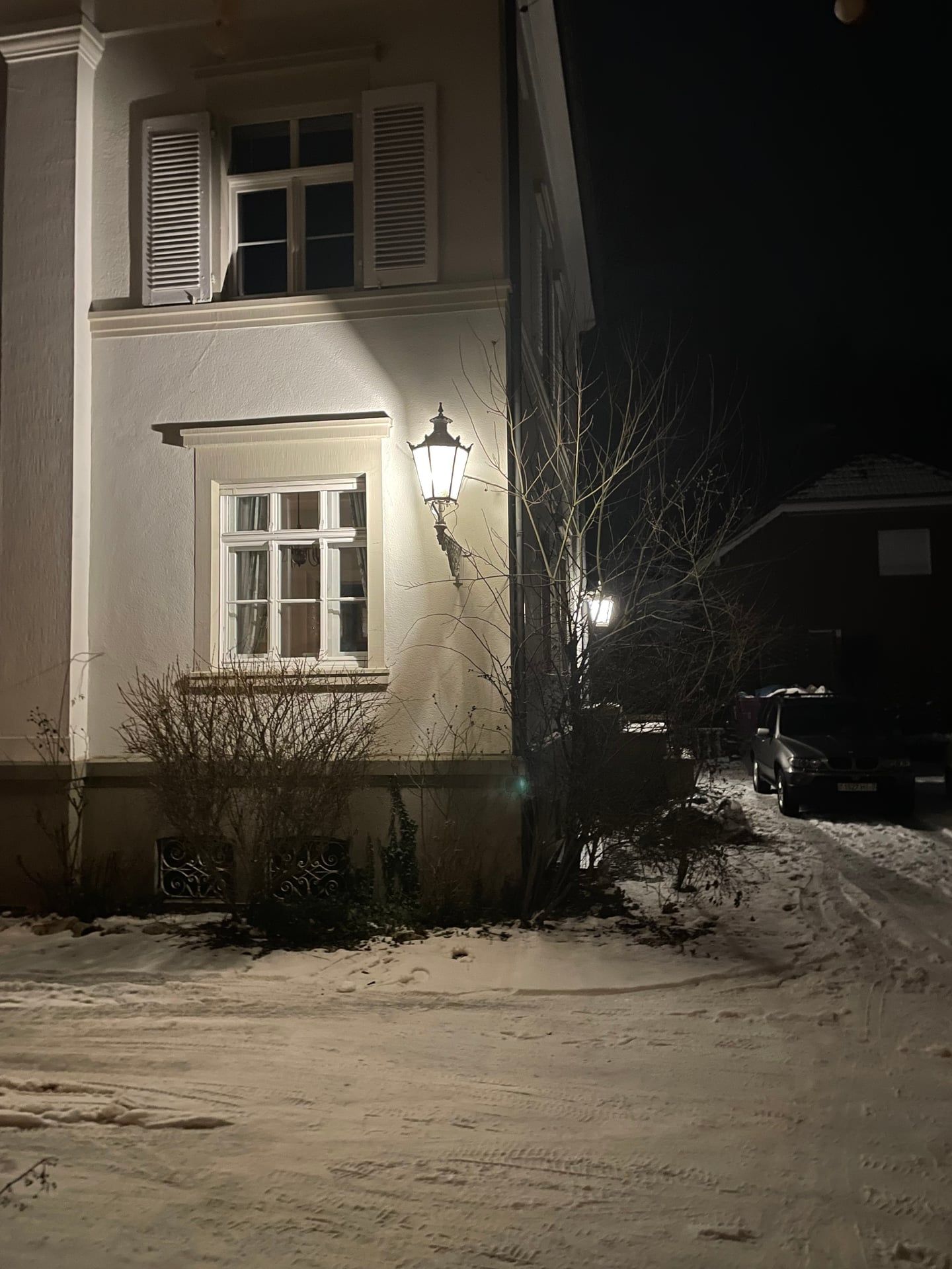 Weg zum Nebeneingang – Villa Eiserfeld, Siegen