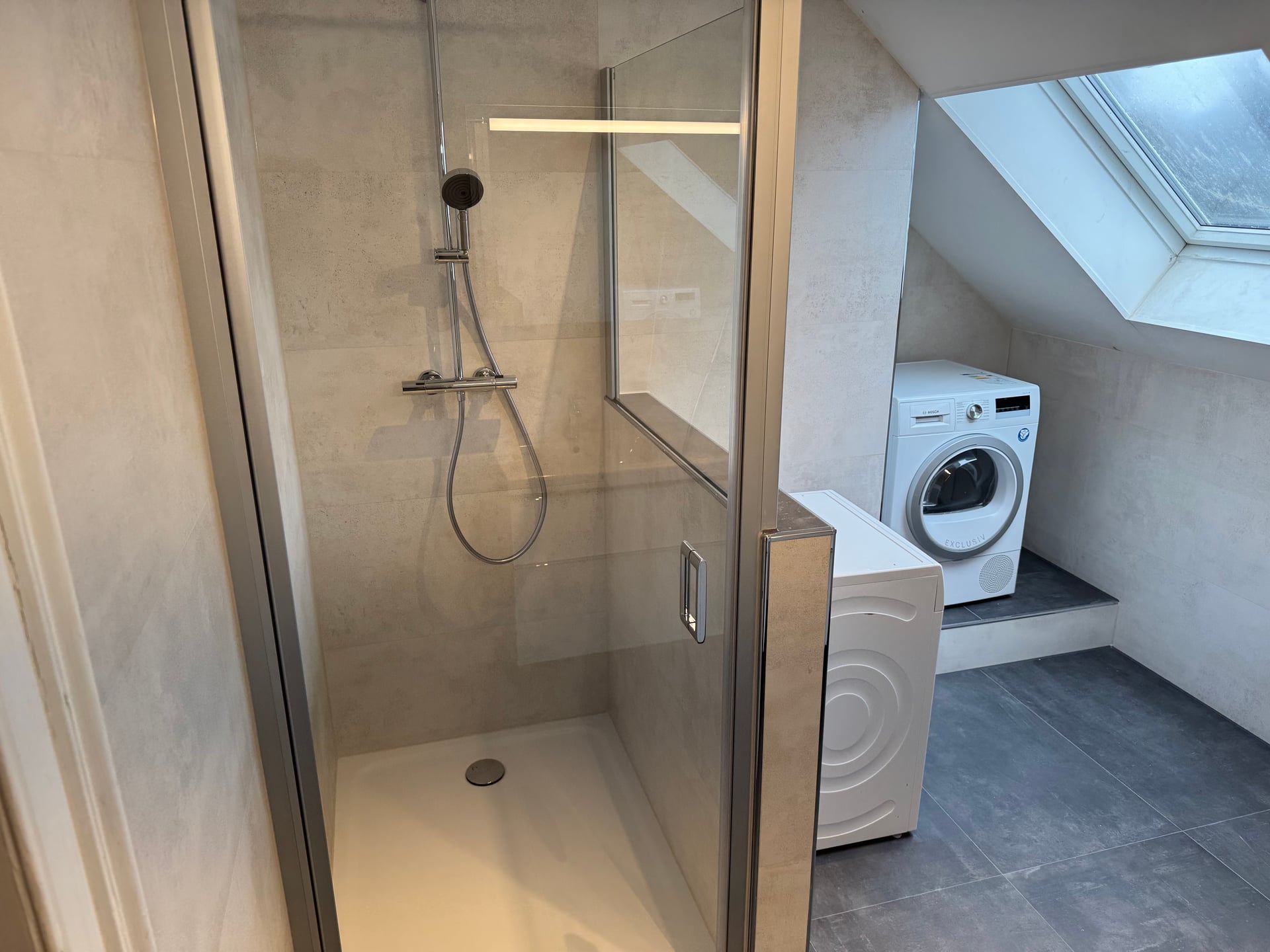 Renoviertes Gemeinschaftsbad der Villa Eiserfeld in Siegen – Bild 3